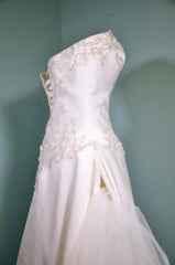 Beautiful Ivory Never Worn Wedding Dress!