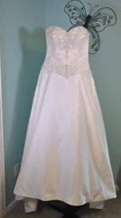 Beautiful Ivory Never Worn Wedding Dress!